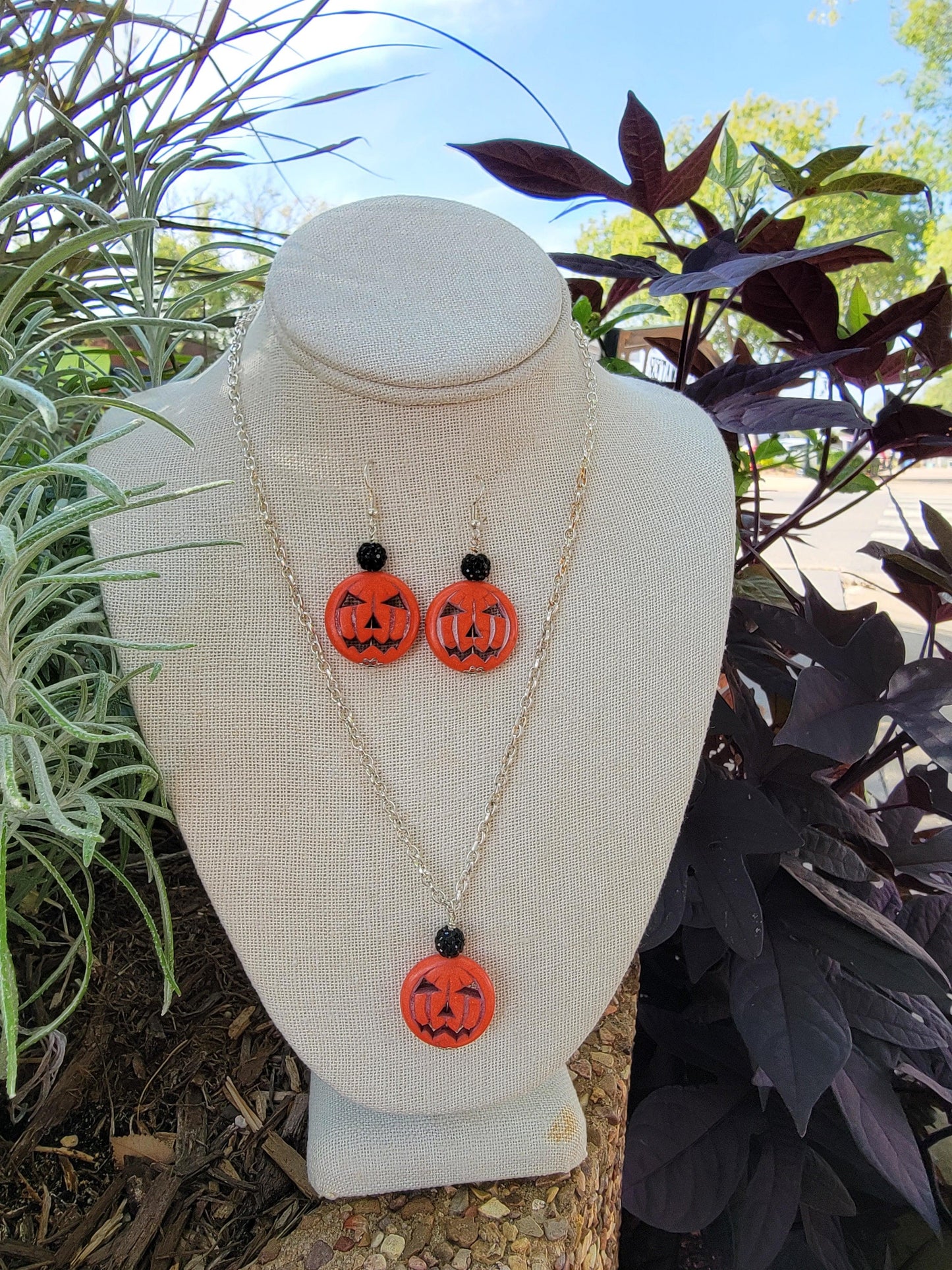 Jack-o'-lantern Necklace - Black Sparkle