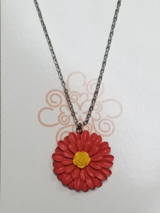 Flower Pendant Necklace - DearBritt